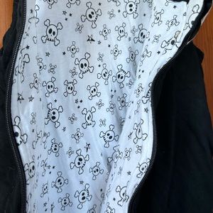 The Honest company black reversible skull sleep sack size large 12-18 months